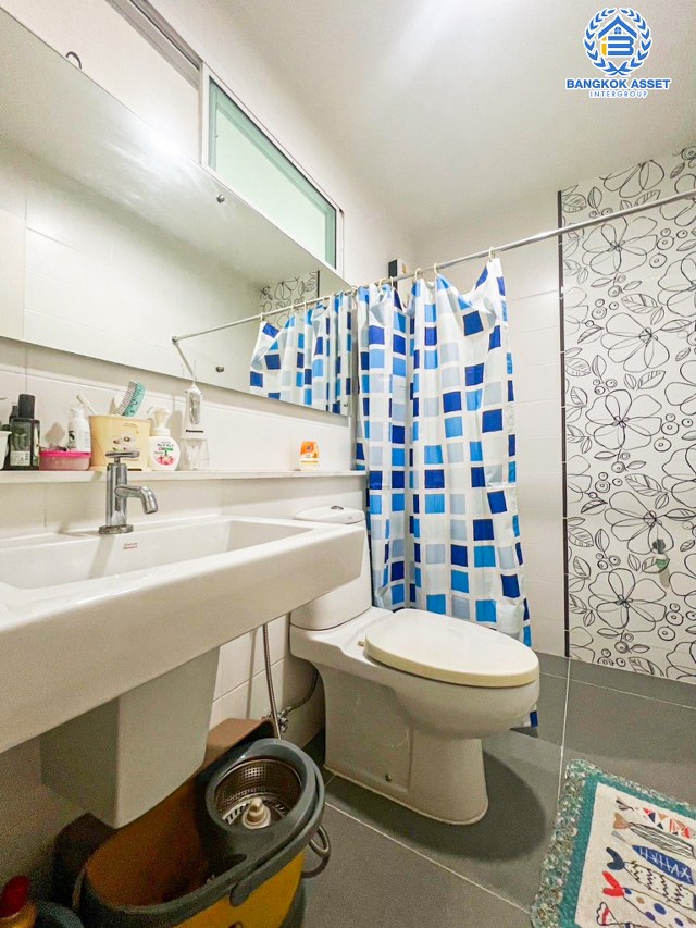 *****บ้านเดี่ยวมือสองนครปฐม โครงการ นันทวัน อุทยาน-อักษะ คุณภาพระดับ L&H เนื้อที่กว้างขวางถึง 68.6 ตร.ว. ฟังก์ชัน 4 ห้องนอน 3 ห้องน้ำ 2 ที่จอดรถ บ้านตกแต่งพร้อมอยู่ บนทำเลดี เชื่อมต่อถนนอุทยาน, ถนนบรมราชชนนี, ถนนพุทธมณฑลสาย 4 และสาย 3 ในราคาดี!