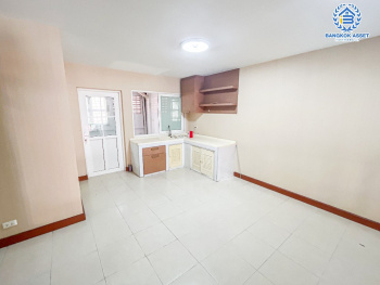 *****ทาวน์โฮม 3 ชั้นมือสอง โครงการ คาซ่าซิตี้ รามคำแหง เนื้อที่กว้าง 22.90 ตร.ว. ฟังก์ชัน 3 ห้องนอน 4 ห้องน้ำ 2 ที่จอดรถ  ติดถนนใหญ่ บนทำเลดีระหว่างซอยรามคำแหง 74-76 เชื่อมต่อถนนศรีนครินทร์-ร่มเกล้า ถนนรามคำแหง ถนนกรุงเทพกรีฑา ใกล้รถไฟฟ้าสายสีส้ม "สถานีคลองบ้านม้า" (ในอนาคต)