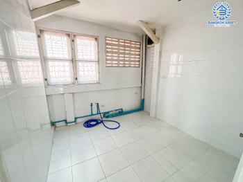 *****ทาวน์โฮม 3 ชั้นมือสอง โครงการ คาซ่าซิตี้ รามคำแหง เนื้อที่กว้าง 22.90 ตร.ว. ฟังก์ชัน 3 ห้องนอน 4 ห้องน้ำ 2 ที่จอดรถ  ติดถนนใหญ่ บนทำเลดีระหว่างซอยรามคำแหง 74-76 เชื่อมต่อถนนศรีนครินทร์-ร่มเกล้า ถนนรามคำแหง ถนนกรุงเทพกรีฑา ใกล้รถไฟฟ้าสายสีส้ม "สถานีคลองบ้านม้า" (ในอนาคต)