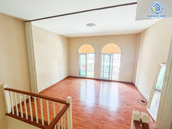 *****ทาวน์โฮม 3 ชั้นมือสอง โครงการ คาซ่าซิตี้ รามคำแหง เนื้อที่กว้าง 22.90 ตร.ว. ฟังก์ชัน 3 ห้องนอน 4 ห้องน้ำ 2 ที่จอดรถ  ติดถนนใหญ่ บนทำเลดีระหว่างซอยรามคำแหง 74-76 เชื่อมต่อถนนศรีนครินทร์-ร่มเกล้า ถนนรามคำแหง ถนนกรุงเทพกรีฑา ใกล้รถไฟฟ้าสายสีส้ม "สถานีคลองบ้านม้า" (ในอนาคต)