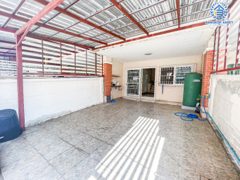 *****ทาวน์โฮม 3 ชั้นมือสอง โครงการ คาซ่าซิตี้ รามคำแหง เนื้อที่กว้าง 22.90 ตร.ว. ฟังก์ชัน 3 ห้องนอน 4 ห้องน้ำ 2 ที่จอดรถ  ติดถนนใหญ่ บนทำเลดีระหว่างซอยรามคำแหง 74-76 เชื่อมต่อถนนศรีนครินทร์-ร่มเกล้า ถนนรามคำแหง ถนนกรุงเทพกรีฑา ใกล้รถไฟฟ้าสายสีส้ม "สถานีคลองบ้านม้า" (ในอนาคต)