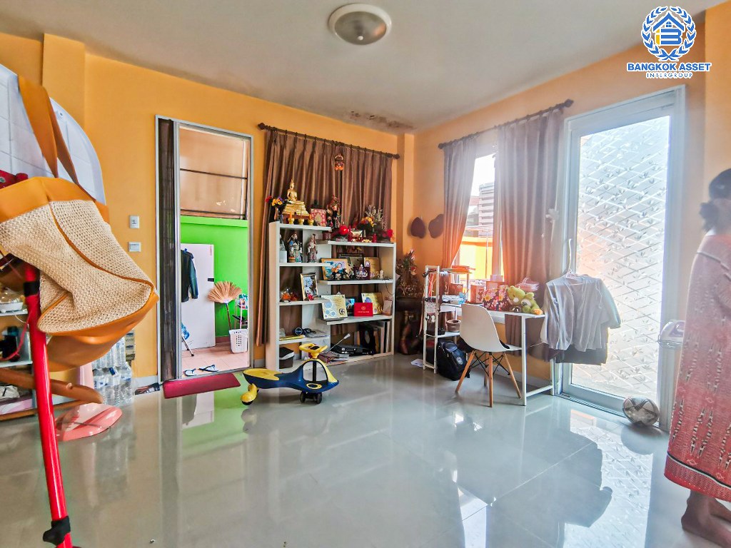 *****บ้านแฝดมือสอง โครงการ รติรมย์ ฟิฟท์ ราชพฤกษ์-ปิ่นเกล้า เนื้อที่ 45.50 ตร.ว. ฟังก์ชัน 3 ห้องนอน 2 ห้องน้ำ 2 ที่จอดรถ บรรยากาศเป็นส่วนตัว บนทำเลยอดนิยม เชื่อมต่อถนนสวนผัก, ถนนราชพฤกษ์, ถนนบางกรวย-ไทรน้อย ใกล้เซ็นทรัลเวสต์วิลล์ และจุดขึ้นทางด่วน "ศรีรัช"