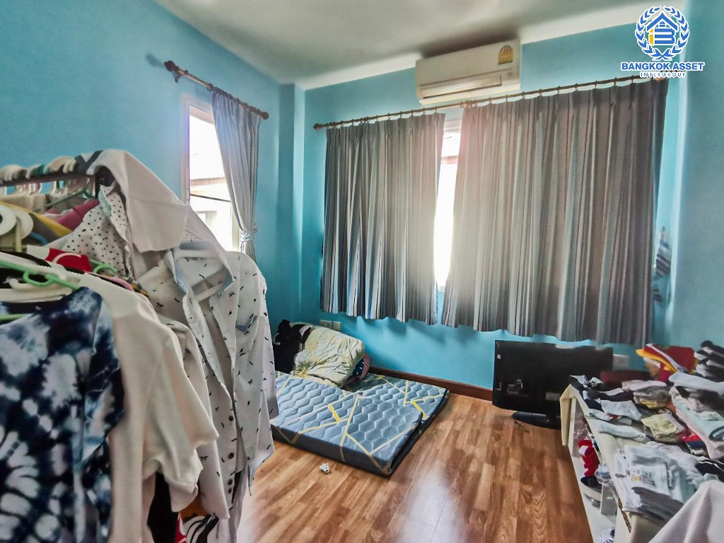 *****บ้านแฝดมือสอง โครงการ รติรมย์ ฟิฟท์ ราชพฤกษ์-ปิ่นเกล้า เนื้อที่ 45.50 ตร.ว. ฟังก์ชัน 3 ห้องนอน 2 ห้องน้ำ 2 ที่จอดรถ บรรยากาศเป็นส่วนตัว บนทำเลยอดนิยม เชื่อมต่อถนนสวนผัก, ถนนราชพฤกษ์, ถนนบางกรวย-ไทรน้อย ใกล้เซ็นทรัลเวสต์วิลล์ และจุดขึ้นทางด่วน "ศรีรัช"