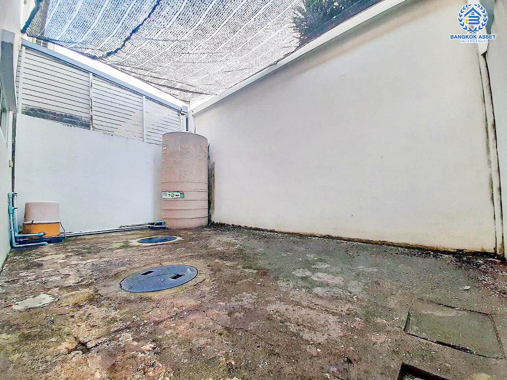 *****ทาวน์โฮม 3 ชั้นมือสอง โครงการ ซิกเนเจอร์ รามอินทรา เนื้อที่ 20.50 ตร.ว. ฟังก์ชัน 3 ห้องนอน 3 ห้องน้ำ 1 ที่จอดรถ พร้อมเข้าอยู่ บนทำเลเดินทางสะดวก เชื่อมต่อถนนเลียบคลองสอง ถนนหทัยราษฎร์ ถนนปัญญาอินทรา ใกล้รถไฟฟ้าสายสีชมพู "สถานีบางชัน" และจุดขึ้นทางด่วน "วงแหวนกาญจนาภิเษก"