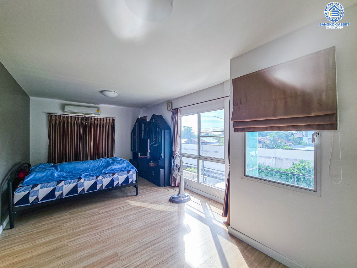 *****บ้านเดี่ยวมือสองนนทบุรี โครงการ พฤกษ์ลดา บางใหญ่2 หลังมุม! เนื้อที่กว้างขวางถึง 74.7 ตร.ว. ฟังก์ชัน 3 ห้องนอน 2 ห้องน้ำ 4 ที่จอดรถ บ้านสภาพใหม่ไม่ค่อยได้พักอาศัย บนทำเลแห่งการเดินทาง เชื่อมต่อถนนกาญจนาภิเษก, ซอยคลองถนน, ซอยแก้วอินทร์ ใกล้รถไฟฟ้าสายสีม่วง "สถานีคลองบางไผ่" และทางด่วน "กาญจนาภิเษก"...