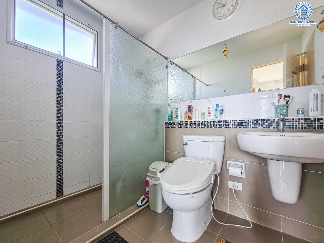 *****บ้านเดี่ยวมือสองนนทบุรี โครงการ พฤกษ์ลดา บางใหญ่2 หลังมุม! เนื้อที่กว้างขวางถึง 74.7 ตร.ว. ฟังก์ชัน 3 ห้องนอน 2 ห้องน้ำ 4 ที่จอดรถ บ้านสภาพใหม่ไม่ค่อยได้พักอาศัย บนทำเลแห่งการเดินทาง เชื่อมต่อถนนกาญจนาภิเษก, ซอยคลองถนน, ซอยแก้วอินทร์ ใกล้รถไฟฟ้าสายสีม่วง "สถานีคลองบางไผ่" และทางด่วน "กาญจนาภิเษก"...