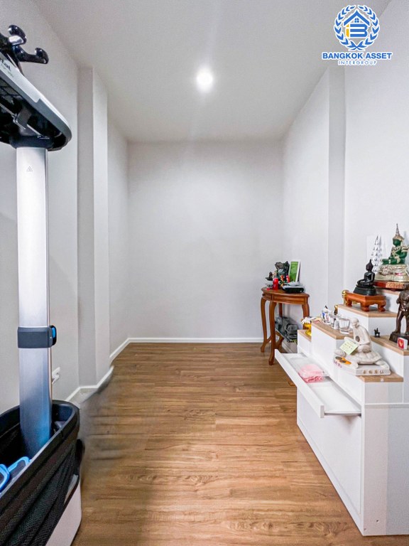 *****บ้านแฝด 3 ชั้นมือสอง โครงการ บ้านกลางเมือง The Edition สุขสวัสดิ์-พระราม3 เนื้อที่กว้าง 43.30 ตร.ว. ฟังก์ชัน 4 ห้องนอน 4 ห้องน้ำ 3 ที่จอดรถ บ้านหลังใหญ่ ตกแต่งครบพร้อมเข้าอยู่ บนทำเลดี เชื่อมต่อถนนสุขสวัสดิ์ ถนนประชาอุทิศ ถนนพระราม2  ใกล้จุดขึ้นทางด่วน "เฉลิมมหานคร"