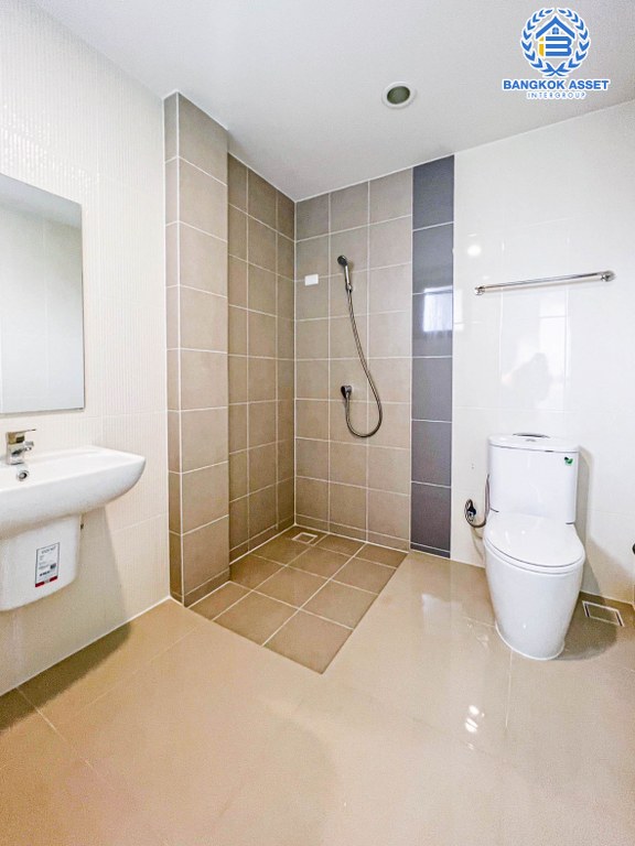 *****บ้านแฝด 3 ชั้นมือสอง โครงการ บ้านกลางเมือง The Edition สุขสวัสดิ์-พระราม3 เนื้อที่กว้าง 43.30 ตร.ว. ฟังก์ชัน 4 ห้องนอน 4 ห้องน้ำ 3 ที่จอดรถ บ้านหลังใหญ่ ตกแต่งครบพร้อมเข้าอยู่ บนทำเลดี เชื่อมต่อถนนสุขสวัสดิ์ ถนนประชาอุทิศ ถนนพระราม2  ใกล้จุดขึ้นทางด่วน "เฉลิมมหานคร"