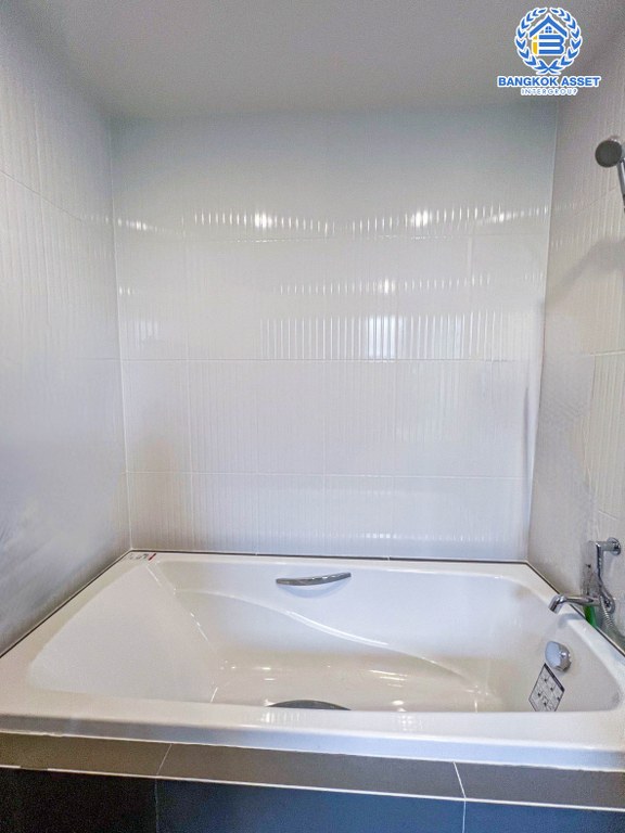 *****บ้านแฝด 3 ชั้นมือสอง โครงการ บ้านกลางเมือง The Edition สุขสวัสดิ์-พระราม3 เนื้อที่กว้าง 43.30 ตร.ว. ฟังก์ชัน 4 ห้องนอน 4 ห้องน้ำ 3 ที่จอดรถ บ้านหลังใหญ่ ตกแต่งครบพร้อมเข้าอยู่ บนทำเลดี เชื่อมต่อถนนสุขสวัสดิ์ ถนนประชาอุทิศ ถนนพระราม2  ใกล้จุดขึ้นทางด่วน "เฉลิมมหานคร"