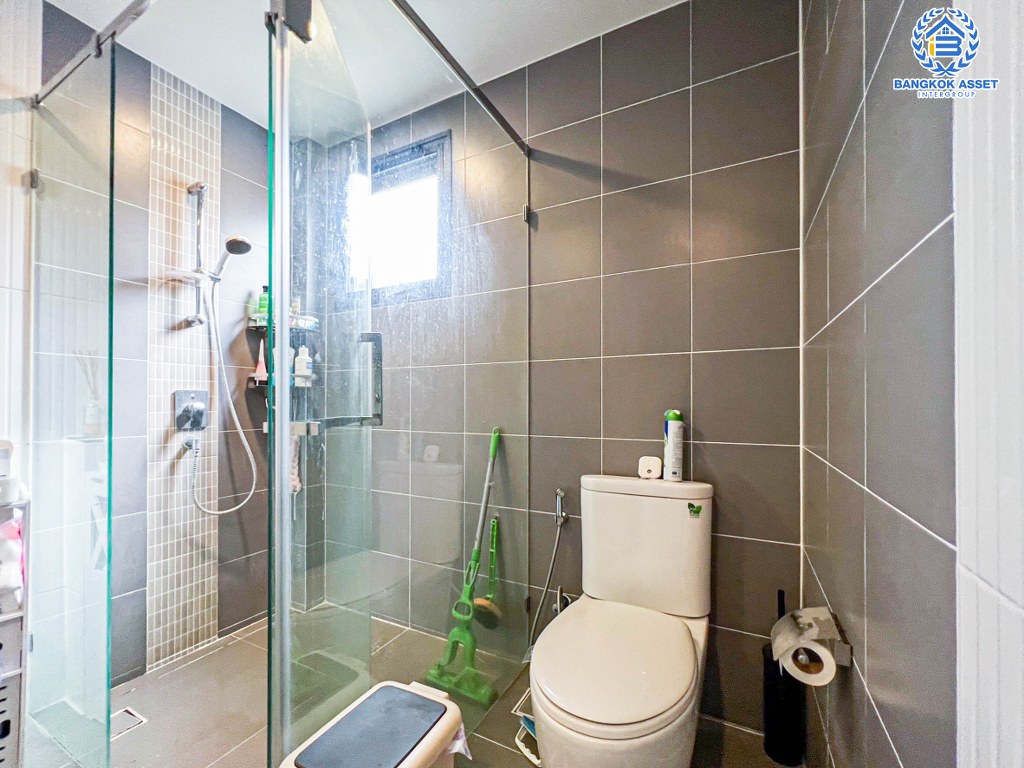 *****บ้านแฝด 3 ชั้นมือสอง โครงการ บ้านกลางเมือง The Edition สุขสวัสดิ์-พระราม3 เนื้อที่กว้าง 43.30 ตร.ว. ฟังก์ชัน 4 ห้องนอน 4 ห้องน้ำ 3 ที่จอดรถ บ้านหลังใหญ่ ตกแต่งครบพร้อมเข้าอยู่ บนทำเลดี เชื่อมต่อถนนสุขสวัสดิ์ ถนนประชาอุทิศ ถนนพระราม2  ใกล้จุดขึ้นทางด่วน "เฉลิมมหานคร"