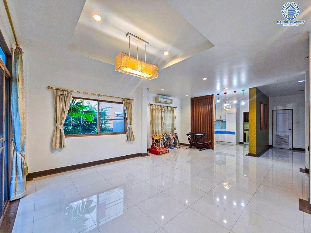 *****บ้านเดี่ยว 3 ชั้นมือสอง โครงการ นนทรีรีเจ้นท์ ราชพฤกษ์ เนื้อที่ 65 ตร.ว. ฟังก์ชัน 4 ห้องนอน 5 ห้องน้ำ 2 ที่จอดรถ บ้านหลังใหญ่ สวยเหมือนใหม่ ต่อเติมพร้อมเข้าอยู่ บนทำเลดี เชื่อมต่อถนนราชพฤกษ์ ถนนนครอินทร์ ถนนรัตนาธิเบศร์ ใกล้รถไฟฟ้าสายสีม่วง "สถานีบางรักน้อยท่าอิฐ" และจุดขึ้นทางด่วน "ศรีรัช"