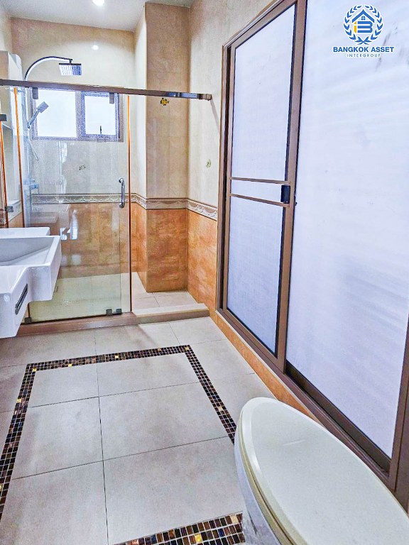 *****บ้านเดี่ยว 3 ชั้นมือสอง โครงการ นนทรีรีเจ้นท์ ราชพฤกษ์ เนื้อที่ 65 ตร.ว. ฟังก์ชัน 4 ห้องนอน 5 ห้องน้ำ 2 ที่จอดรถ บ้านหลังใหญ่ สวยเหมือนใหม่ ต่อเติมพร้อมเข้าอยู่ บนทำเลดี เชื่อมต่อถนนราชพฤกษ์ ถนนนครอินทร์ ถนนรัตนาธิเบศร์ ใกล้รถไฟฟ้าสายสีม่วง "สถานีบางรักน้อยท่าอิฐ" และจุดขึ้นทางด่วน "ศรีรัช"