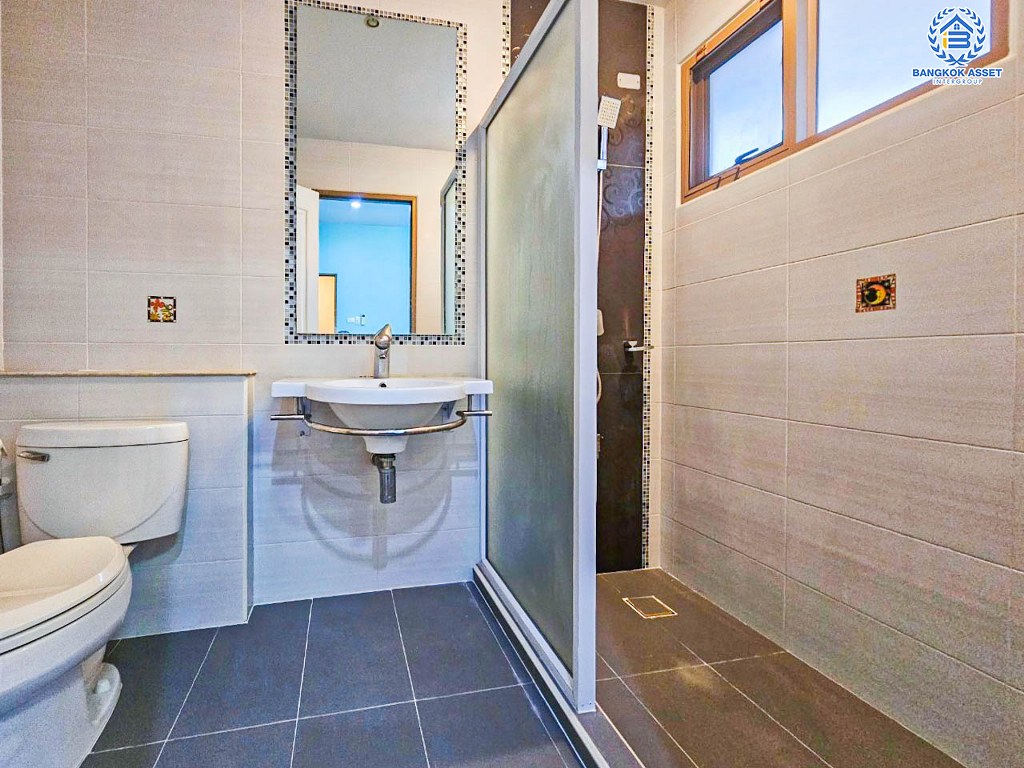 *****บ้านเดี่ยว 3 ชั้นมือสอง โครงการ นนทรีรีเจ้นท์ ราชพฤกษ์ เนื้อที่ 65 ตร.ว. ฟังก์ชัน 4 ห้องนอน 5 ห้องน้ำ 2 ที่จอดรถ บ้านหลังใหญ่ สวยเหมือนใหม่ ต่อเติมพร้อมเข้าอยู่ บนทำเลดี เชื่อมต่อถนนราชพฤกษ์ ถนนนครอินทร์ ถนนรัตนาธิเบศร์ ใกล้รถไฟฟ้าสายสีม่วง "สถานีบางรักน้อยท่าอิฐ" และจุดขึ้นทางด่วน "ศรีรัช"