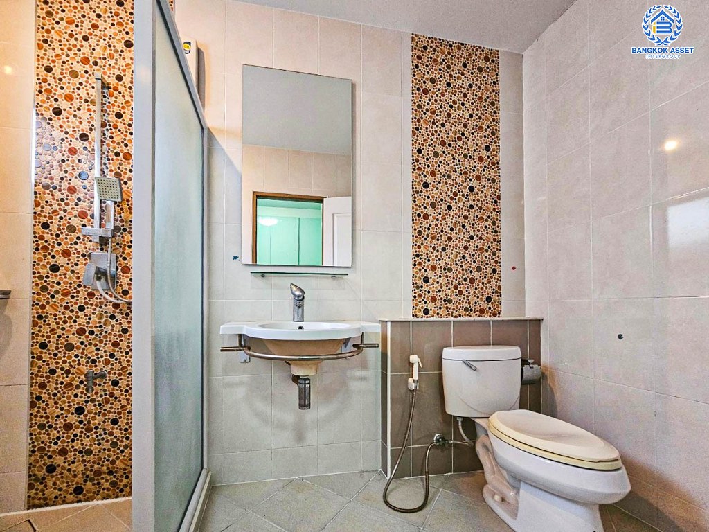 *****บ้านเดี่ยว 3 ชั้นมือสอง โครงการ นนทรีรีเจ้นท์ ราชพฤกษ์ เนื้อที่ 65 ตร.ว. ฟังก์ชัน 4 ห้องนอน 5 ห้องน้ำ 2 ที่จอดรถ บ้านหลังใหญ่ สวยเหมือนใหม่ ต่อเติมพร้อมเข้าอยู่ บนทำเลดี เชื่อมต่อถนนราชพฤกษ์ ถนนนครอินทร์ ถนนรัตนาธิเบศร์ ใกล้รถไฟฟ้าสายสีม่วง "สถานีบางรักน้อยท่าอิฐ" และจุดขึ้นทางด่วน "ศรีรัช"