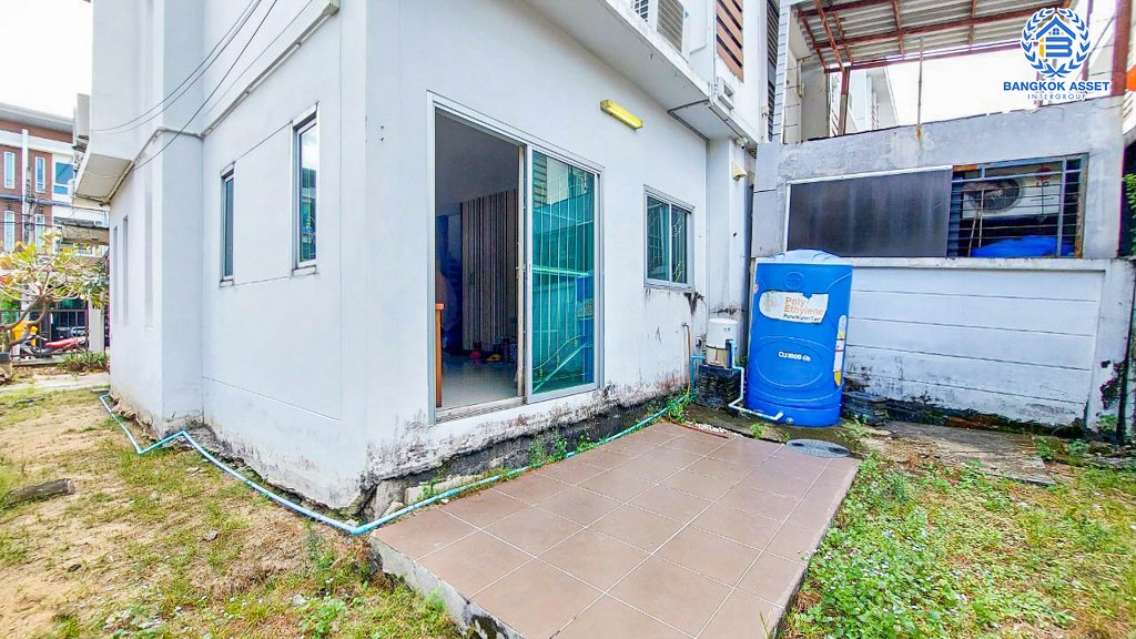 *****ทาวน์โฮม 3 ชั้นมือสอง โครงการ แกรนด์วิลล์ เออร์บานิสท์ ลาดพร้าว หลังมุม เนื้อที่ 34 ตร.ว. ฟังก์ชัน 3 ห้องนอน 3 ห้องน้ำ 2 ที่จอดรถ บนทำเลดี เชื่อมต่อถนนเกษตร-นวมินทร์ ถนนลาดพร้าว ถนนรัชดาภิเษก ใกล้รถไฟฟ้าสายสีเหลือง "สถานีลาดพร้าว101" และจุดขึ้นทางด่วน "รามอินทรา"