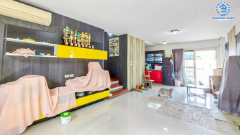 *****ทาวน์โฮม 3 ชั้นมือสอง โครงการ แกรนด์วิลล์ เออร์บานิสท์ ลาดพร้าว หลังมุม เนื้อที่ 34 ตร.ว. ฟังก์ชัน 3 ห้องนอน 3 ห้องน้ำ 2 ที่จอดรถ บนทำเลดี เชื่อมต่อถนนเกษตร-นวมินทร์ ถนนลาดพร้าว ถนนรัชดาภิเษก ใกล้รถไฟฟ้าสายสีเหลือง "สถานีลาดพร้าว101" และจุดขึ้นทางด่วน "รามอินทรา"