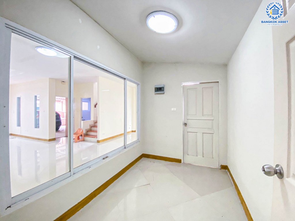 *****บ้านเดี่ยวมือสอง โครงการ สินธานีแกรนด์วิลล์ รังสิต-นครนายก หลังมุม เนื้อที่ 54 ตร.ว. ฟังก์ชัน 4 ห้องนอน 2 ห้องน้ำ 2 ที่จอดรถ บ้านสภาพดีเยี่ยม พื้นที่ใช้สอยกว้าง โครงการตั้งบนทำเลเดินทางสะดวก เชื่อมต่อถนนรังสิต-นครนายก ถนนพหลโยธิน-ลำลูกกา ถนนวงแหวนรอบนอก