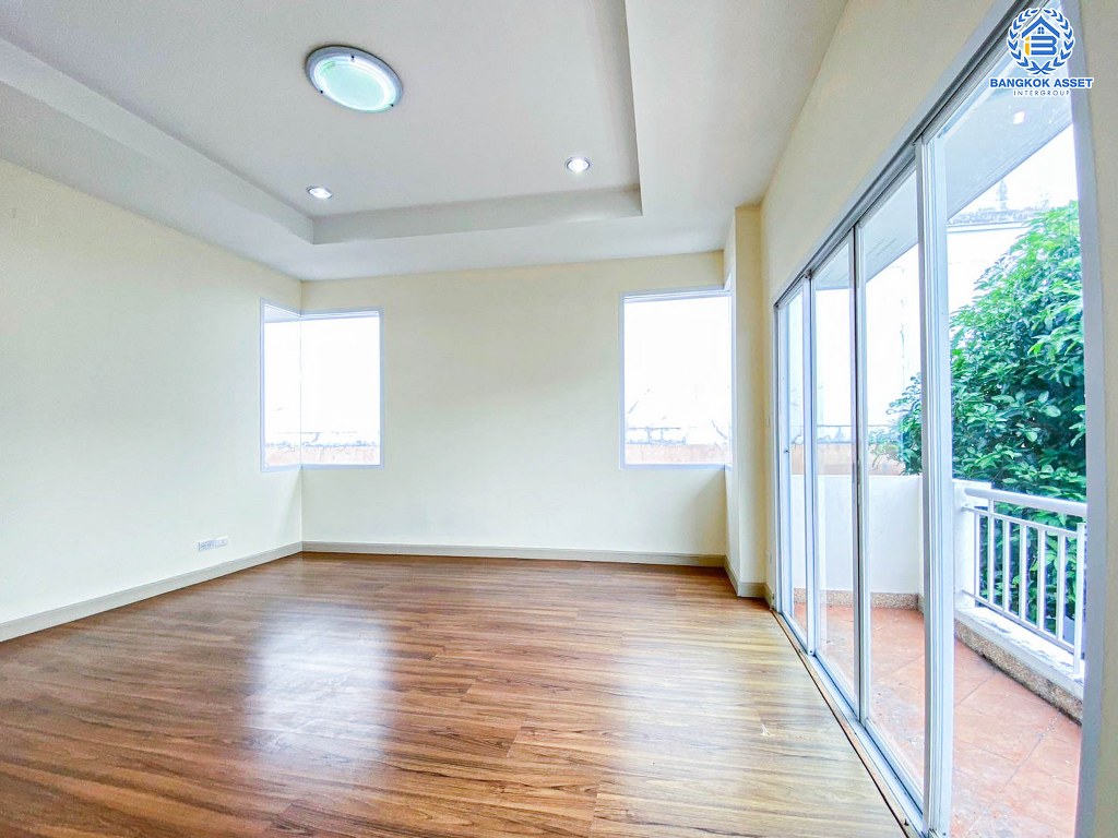 *****บ้านเดี่ยวมือสอง โครงการ สินธานีแกรนด์วิลล์ รังสิต-นครนายก หลังมุม เนื้อที่ 54 ตร.ว. ฟังก์ชัน 4 ห้องนอน 2 ห้องน้ำ 2 ที่จอดรถ บ้านสภาพดีเยี่ยม พื้นที่ใช้สอยกว้าง โครงการตั้งบนทำเลเดินทางสะดวก เชื่อมต่อถนนรังสิต-นครนายก ถนนพหลโยธิน-ลำลูกกา ถนนวงแหวนรอบนอก