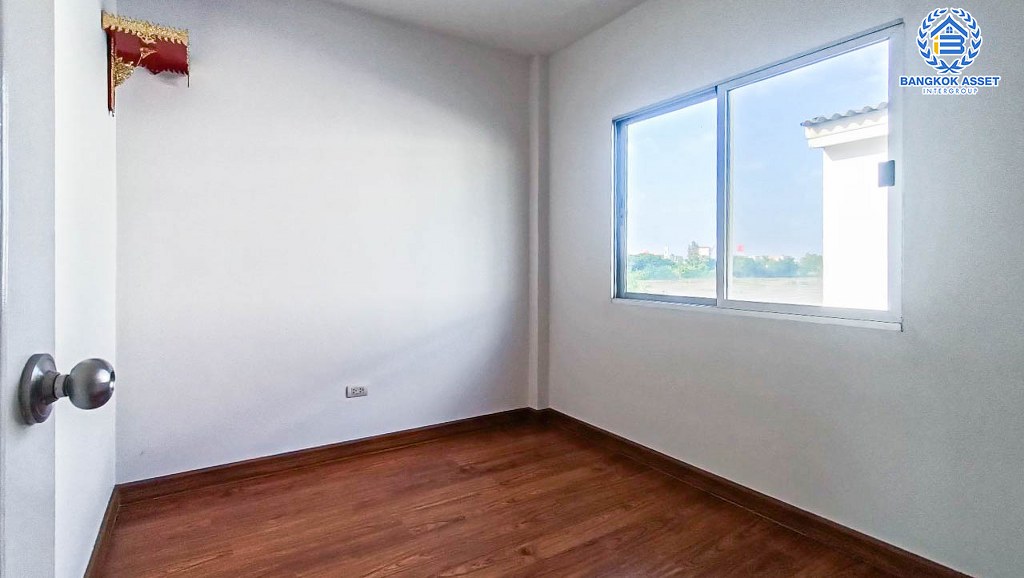 *****ทาวน์เฮ้าส์มือสอง โครงการ โนโว วิลล์ วงแหวน-บางใหญ่ หลังมุม เนื้อที่ 28.50 ตร.ว. ฟังก์ชัน 3 ห้องนอน 2 ห้องน้ำ ภายในเหมือนใหม่ พร้อมเข้าอยู่ได้ทันที บนทำเลเดนทางสะดวก เชื่อมต่อถนนสะพานนนทบุรี-บางบัวทอง(345) ถนนกาญจนาภิเษก ถนนราชพฤกษ์ ใกล้ห้างสรรพสินค้าเซ็นทรัล เวสต์เกต