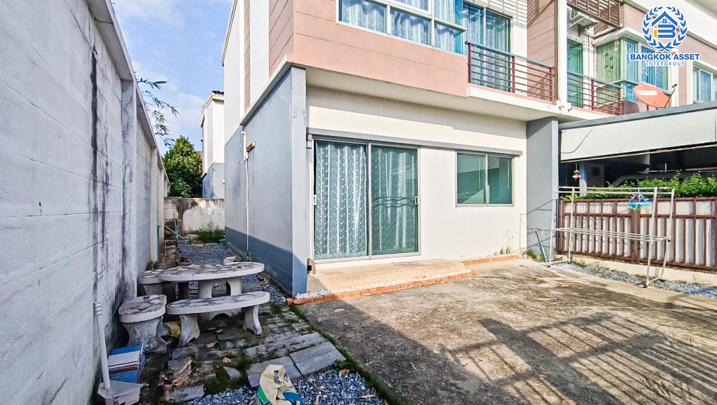 *****ทาวน์เฮ้าส์มือสอง โครงการ โนโว วิลล์ วงแหวน-บางใหญ่ หลังมุม เนื้อที่ 28.50 ตร.ว. ฟังก์ชัน 3 ห้องนอน 2 ห้องน้ำ ภายในเหมือนใหม่ พร้อมเข้าอยู่ได้ทันที บนทำเลเดนทางสะดวก เชื่อมต่อถนนสะพานนนทบุรี-บางบัวทอง(345) ถนนกาญจนาภิเษก ถนนราชพฤกษ์ ใกล้ห้างสรรพสินค้าเซ็นทรัล เวสต์เกต