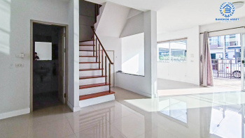 *****ทาวน์เฮ้าส์มือสอง โครงการ โนโว วิลล์ วงแหวน-บางใหญ่ หลังมุม เนื้อที่ 28.50 ตร.ว. ฟังก์ชัน 3 ห้องนอน 2 ห้องน้ำ ภายในเหมือนใหม่ พร้อมเข้าอยู่ได้ทันที บนทำเลเดนทางสะดวก เชื่อมต่อถนนสะพานนนทบุรี-บางบัวทอง(345) ถนนกาญจนาภิเษก ถนนราชพฤกษ์ ใกล้ห้างสรรพสินค้าเซ็นทรัล เวสต์เกต