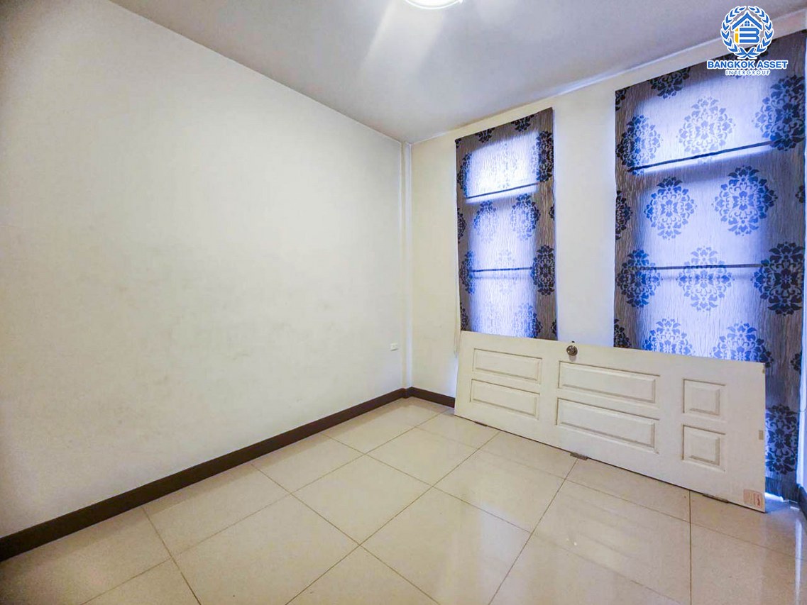 *****ทาวน์เฮ้าส์มือสองนนทบุรี โครงการ เปี่ยมสุข บางกรวย-ไทรน้อย หลังมุม! เนื้อที่กว้างเกือบ 27 ตร.ว. ฟังก์ชัน 3 ห้องนอน 2 ห้องน้ำ 1 ที่จอดรถ แถมฟรี! 2 เครื่องปรับอากาศ บนทำเลแห่งการเดินทาง เชื่อมต่อถนนราชพฤกษ์, ถนนรัตนาธิเบศร์ ใกล้รถไฟฟ้าสายสีม่วง "สถานีบางพลู" จองด่วน