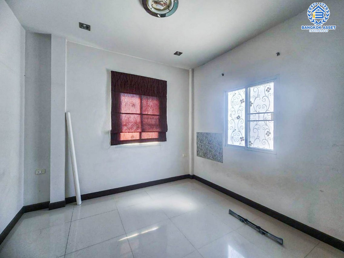 *****ทาวน์เฮ้าส์มือสองนนทบุรี โครงการ เปี่ยมสุข บางกรวย-ไทรน้อย หลังมุม! เนื้อที่กว้างเกือบ 27 ตร.ว. ฟังก์ชัน 3 ห้องนอน 2 ห้องน้ำ 1 ที่จอดรถ แถมฟรี! 2 เครื่องปรับอากาศ บนทำเลแห่งการเดินทาง เชื่อมต่อถนนราชพฤกษ์, ถนนรัตนาธิเบศร์ ใกล้รถไฟฟ้าสายสีม่วง "สถานีบางพลู" จองด่วน