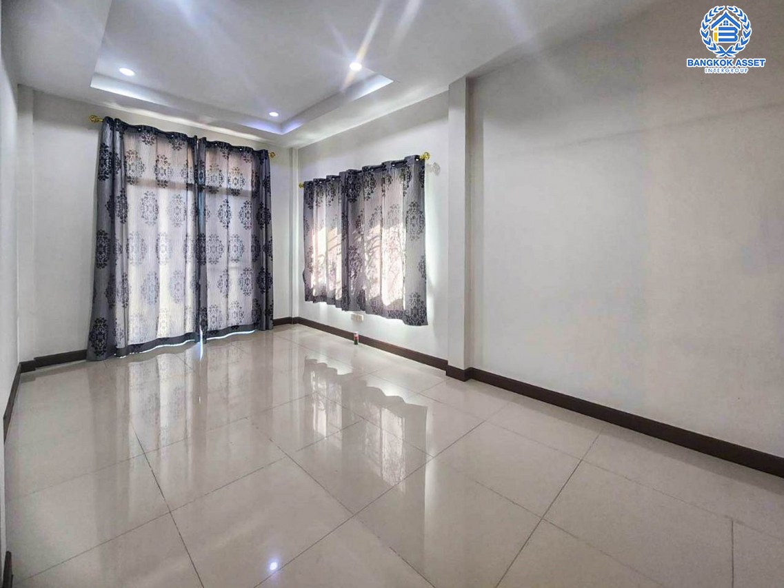 *****ทาวน์เฮ้าส์มือสองนนทบุรี โครงการ เปี่ยมสุข บางกรวย-ไทรน้อย หลังมุม! เนื้อที่กว้างเกือบ 27 ตร.ว. ฟังก์ชัน 3 ห้องนอน 2 ห้องน้ำ 1 ที่จอดรถ แถมฟรี! 2 เครื่องปรับอากาศ บนทำเลแห่งการเดินทาง เชื่อมต่อถนนราชพฤกษ์, ถนนรัตนาธิเบศร์ ใกล้รถไฟฟ้าสายสีม่วง "สถานีบางพลู" จองด่วน