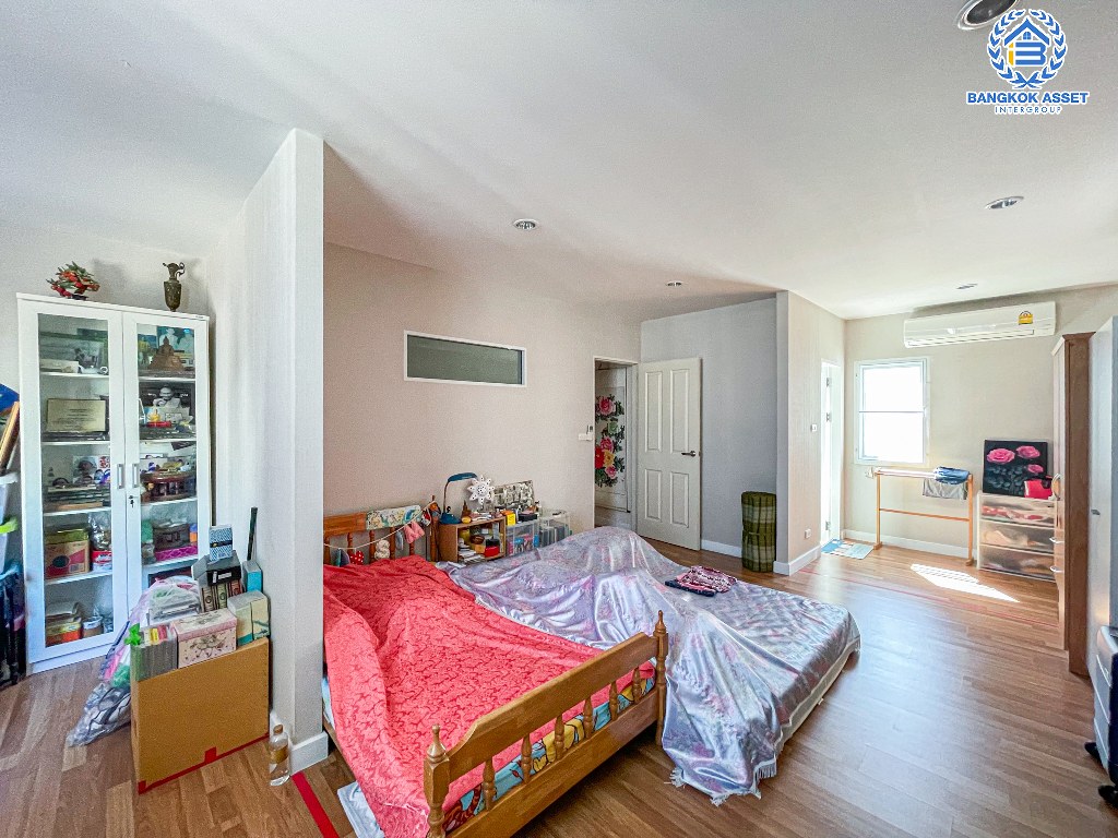 *****ทาวน์โฮม 3 ชั้นมือสอง โครงการ เดอะเมทโทร รัตนาธิเบศร์ เนื้อที่กว้าง 18.80 ตร.ว. ฟังก์ชัน 3 ห้องนอน 3 ห้องน้ำ 2 ที่จอดรถ บ้านสภาพดี พื้นที่ใช้สอยกว้างขวาง บนทำเลเดินทางสะดวก เชื่อมต่อถนนรัตนาธิเบศร์ ถนนราชพฤกษ์  ใกล้รถไฟฟ้าสายสีม่วง "สถานีไทรม้า" และห้างสรรพสินค้าเซ็นทรัลเวสต์เกต