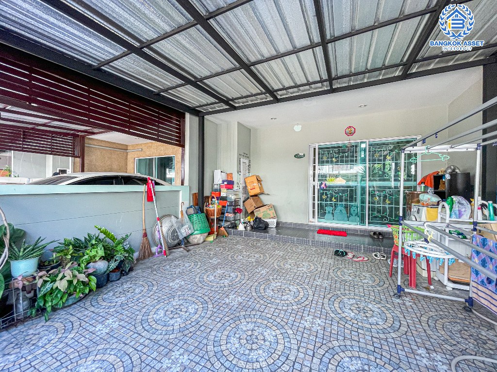 *****ทาวน์โฮม 3 ชั้นมือสอง โครงการ เดอะเมทโทร รัตนาธิเบศร์ เนื้อที่กว้าง 18.80 ตร.ว. ฟังก์ชัน 3 ห้องนอน 3 ห้องน้ำ 2 ที่จอดรถ บ้านสภาพดี พื้นที่ใช้สอยกว้างขวาง บนทำเลเดินทางสะดวก เชื่อมต่อถนนรัตนาธิเบศร์ ถนนราชพฤกษ์  ใกล้รถไฟฟ้าสายสีม่วง "สถานีไทรม้า" และห้างสรรพสินค้าเซ็นทรัลเวสต์เกต