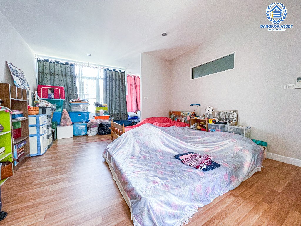 *****ทาวน์โฮม 3 ชั้นมือสอง โครงการ เดอะเมทโทร รัตนาธิเบศร์ เนื้อที่กว้าง 18.80 ตร.ว. ฟังก์ชัน 3 ห้องนอน 3 ห้องน้ำ 2 ที่จอดรถ บ้านสภาพดี พื้นที่ใช้สอยกว้างขวาง บนทำเลเดินทางสะดวก เชื่อมต่อถนนรัตนาธิเบศร์ ถนนราชพฤกษ์  ใกล้รถไฟฟ้าสายสีม่วง "สถานีไทรม้า" และห้างสรรพสินค้าเซ็นทรัลเวสต์เกต