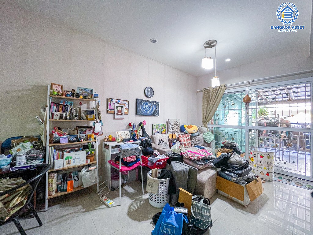 *****ทาวน์โฮม 3 ชั้นมือสอง โครงการ เดอะเมทโทร รัตนาธิเบศร์ เนื้อที่กว้าง 18.80 ตร.ว. ฟังก์ชัน 3 ห้องนอน 3 ห้องน้ำ 2 ที่จอดรถ บ้านสภาพดี พื้นที่ใช้สอยกว้างขวาง บนทำเลเดินทางสะดวก เชื่อมต่อถนนรัตนาธิเบศร์ ถนนราชพฤกษ์  ใกล้รถไฟฟ้าสายสีม่วง "สถานีไทรม้า" และห้างสรรพสินค้าเซ็นทรัลเวสต์เกต