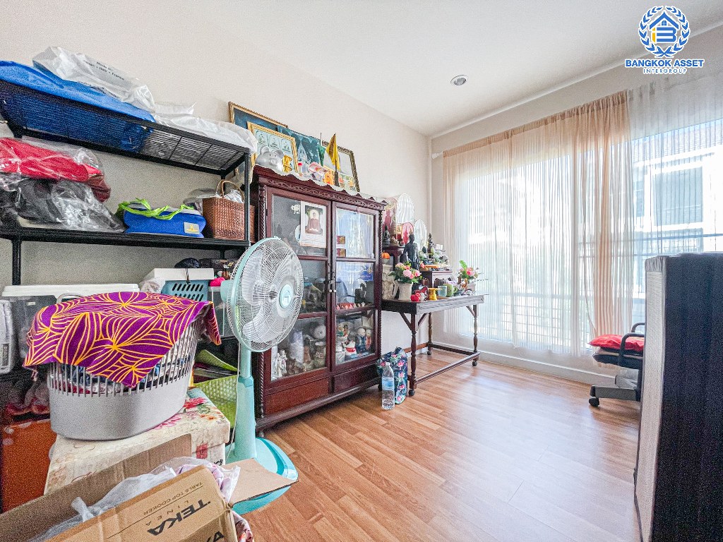 *****ทาวน์โฮม 3 ชั้นมือสอง โครงการ เดอะเมทโทร รัตนาธิเบศร์ เนื้อที่กว้าง 18.80 ตร.ว. ฟังก์ชัน 3 ห้องนอน 3 ห้องน้ำ 2 ที่จอดรถ บ้านสภาพดี พื้นที่ใช้สอยกว้างขวาง บนทำเลเดินทางสะดวก เชื่อมต่อถนนรัตนาธิเบศร์ ถนนราชพฤกษ์  ใกล้รถไฟฟ้าสายสีม่วง "สถานีไทรม้า" และห้างสรรพสินค้าเซ็นทรัลเวสต์เกต