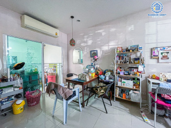 *****ทาวน์โฮม 3 ชั้นมือสอง โครงการ เดอะเมทโทร รัตนาธิเบศร์ เนื้อที่กว้าง 18.80 ตร.ว. ฟังก์ชัน 3 ห้องนอน 3 ห้องน้ำ 2 ที่จอดรถ บ้านสภาพดี พื้นที่ใช้สอยกว้างขวาง บนทำเลเดินทางสะดวก เชื่อมต่อถนนรัตนาธิเบศร์ ถนนราชพฤกษ์  ใกล้รถไฟฟ้าสายสีม่วง "สถานีไทรม้า" และห้างสรรพสินค้าเซ็นทรัลเวสต์เกต