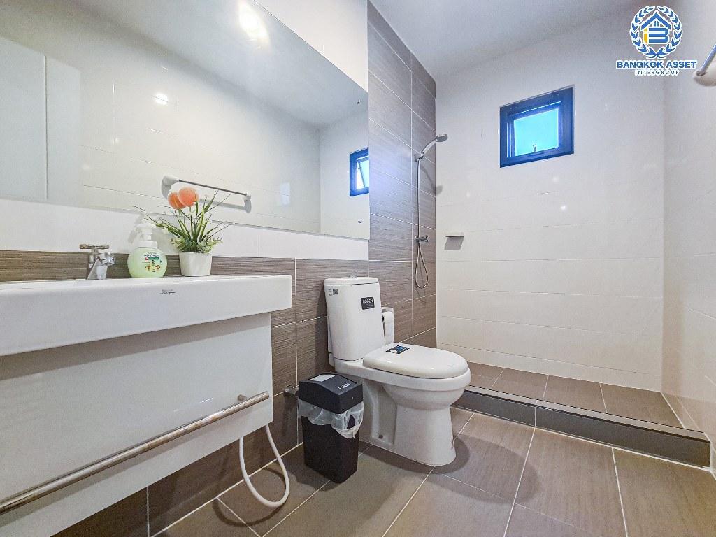 *****บ้านเดี่ยวมือสอง โครงการ ดีไลท์ รัตนาธิเบศร์-ท่าอิฐ หลังมุม เนื้อที่กว้าง 56.90  ตร.ว. ฟังก์ชัน 3 ห้องนอน 3 ห้องน้ำ 2 ที่จอดรถ บ้านเหมือนใหม่ เจ้าของเดิมดูแลอย่างดี โครงการบนทำเลเดินทางสะดวก เชื่อมต่อถนนรัตนาธิเบศร์  ใกล้รถไฟฟ้าสายสีม่วง "สถานีบางรักน้อยท่าอิฐ" และจุดขึ้นทางด่วน "ศรีรัช"