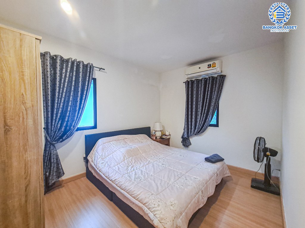 *****บ้านเดี่ยวมือสอง โครงการ ดีไลท์ รัตนาธิเบศร์-ท่าอิฐ หลังมุม เนื้อที่กว้าง 56.90  ตร.ว. ฟังก์ชัน 3 ห้องนอน 3 ห้องน้ำ 2 ที่จอดรถ บ้านเหมือนใหม่ เจ้าของเดิมดูแลอย่างดี โครงการบนทำเลเดินทางสะดวก เชื่อมต่อถนนรัตนาธิเบศร์  ใกล้รถไฟฟ้าสายสีม่วง "สถานีบางรักน้อยท่าอิฐ" และจุดขึ้นทางด่วน "ศรีรัช"