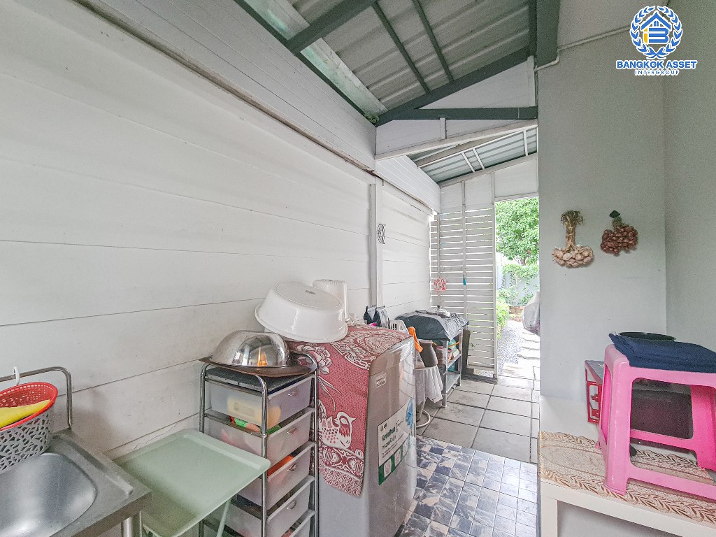 *****บ้านเดี่ยวมือสอง โครงการ ดีไลท์ รัตนาธิเบศร์-ท่าอิฐ หลังมุม เนื้อที่กว้าง 56.90  ตร.ว. ฟังก์ชัน 3 ห้องนอน 3 ห้องน้ำ 2 ที่จอดรถ บ้านเหมือนใหม่ เจ้าของเดิมดูแลอย่างดี โครงการบนทำเลเดินทางสะดวก เชื่อมต่อถนนรัตนาธิเบศร์  ใกล้รถไฟฟ้าสายสีม่วง "สถานีบางรักน้อยท่าอิฐ" และจุดขึ้นทางด่วน "ศรีรัช"