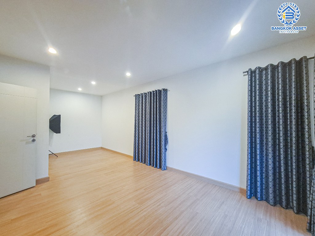 *****บ้านเดี่ยวมือสอง โครงการ ดีไลท์ รัตนาธิเบศร์-ท่าอิฐ หลังมุม เนื้อที่กว้าง 56.90  ตร.ว. ฟังก์ชัน 3 ห้องนอน 3 ห้องน้ำ 2 ที่จอดรถ บ้านเหมือนใหม่ เจ้าของเดิมดูแลอย่างดี โครงการบนทำเลเดินทางสะดวก เชื่อมต่อถนนรัตนาธิเบศร์  ใกล้รถไฟฟ้าสายสีม่วง "สถานีบางรักน้อยท่าอิฐ" และจุดขึ้นทางด่วน "ศรีรัช"