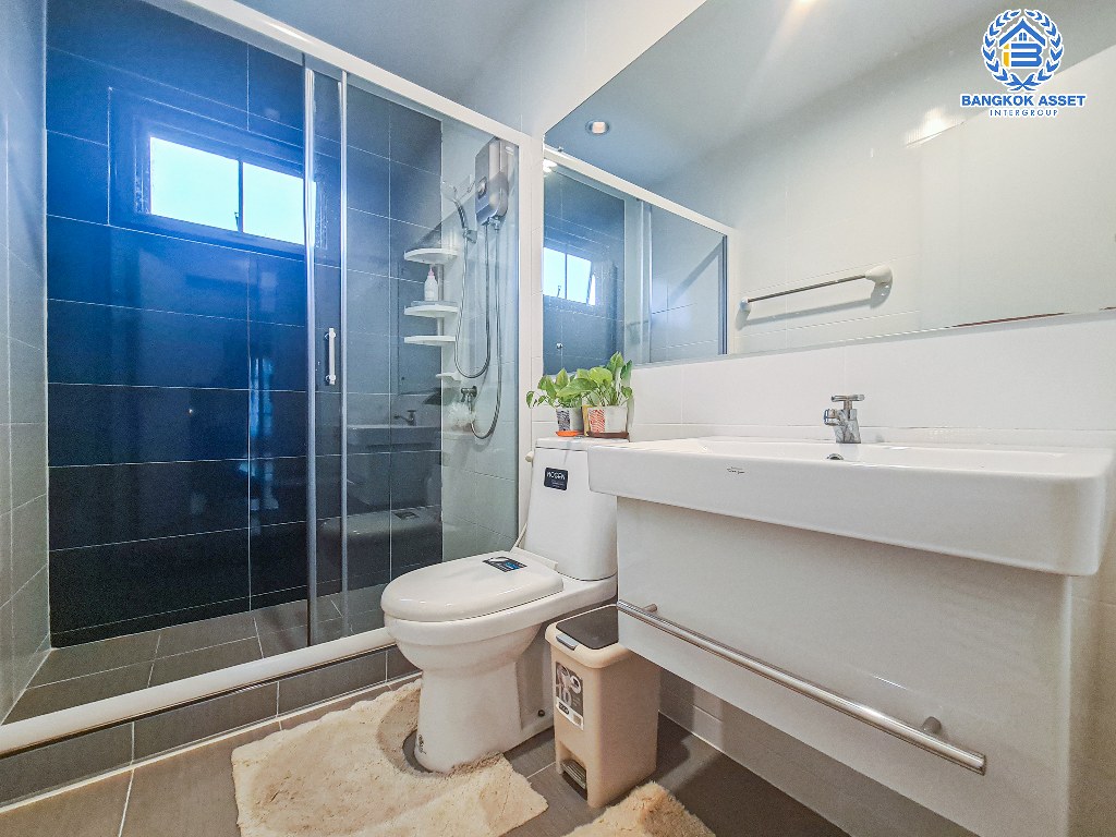 *****บ้านเดี่ยวมือสอง โครงการ ดีไลท์ รัตนาธิเบศร์-ท่าอิฐ หลังมุม เนื้อที่กว้าง 56.90  ตร.ว. ฟังก์ชัน 3 ห้องนอน 3 ห้องน้ำ 2 ที่จอดรถ บ้านเหมือนใหม่ เจ้าของเดิมดูแลอย่างดี โครงการบนทำเลเดินทางสะดวก เชื่อมต่อถนนรัตนาธิเบศร์  ใกล้รถไฟฟ้าสายสีม่วง "สถานีบางรักน้อยท่าอิฐ" และจุดขึ้นทางด่วน "ศรีรัช"