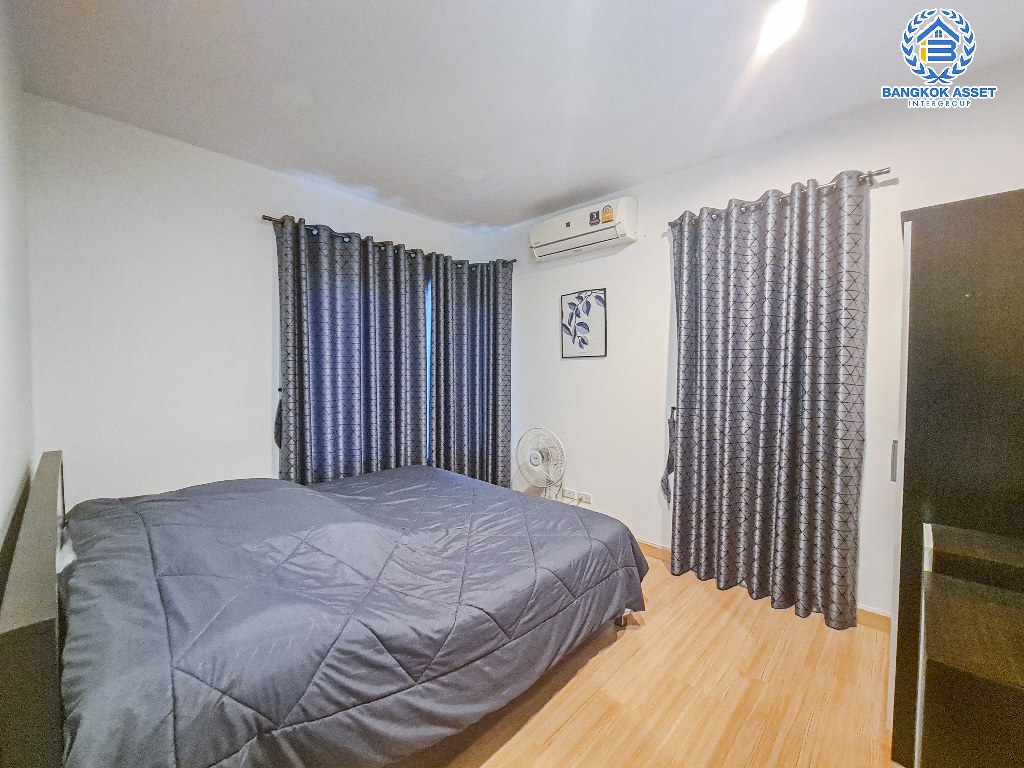 *****บ้านเดี่ยวมือสอง โครงการ ดีไลท์ รัตนาธิเบศร์-ท่าอิฐ หลังมุม เนื้อที่กว้าง 56.90  ตร.ว. ฟังก์ชัน 3 ห้องนอน 3 ห้องน้ำ 2 ที่จอดรถ บ้านเหมือนใหม่ เจ้าของเดิมดูแลอย่างดี โครงการบนทำเลเดินทางสะดวก เชื่อมต่อถนนรัตนาธิเบศร์  ใกล้รถไฟฟ้าสายสีม่วง "สถานีบางรักน้อยท่าอิฐ" และจุดขึ้นทางด่วน "ศรีรัช"