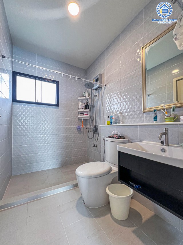 *****บ้านเดี่ยวมือสองนนทบุรี โครงการ เพอร์เฟคเพลส แจ้งวัฒนะ2 เนื้อที่กว้าง 50.8 ตร.ว. ฟังก์ชัน 3 ห้องนอน 2 ห้องน้ำ 2 ที่จอดรถ บ้านสภาพใหม่ แทบไม่เคยเข้าอยู่ บนทำเลแห่งการเดินทาง เชื่อมต่อถนนแจ้งวัฒนะ, ถนนชัยพฤกษ์, ถนนติวานนท์ และทางด่วน "ศรีสมาน" จองเลย!