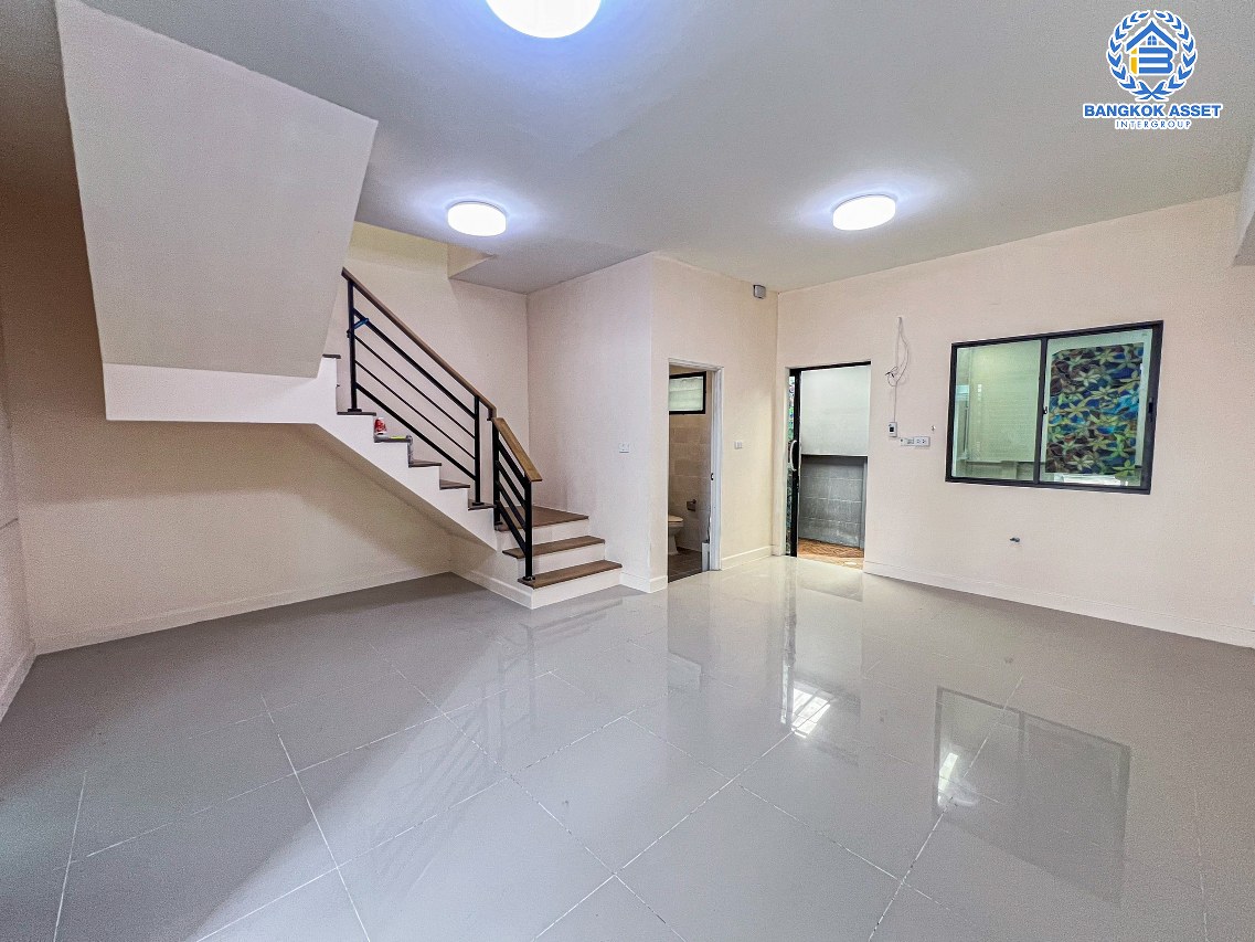 *****ทาวน์เฮ้าส์มือสองนนทบุรี โครงการ พลีโน่ ชัยพฤกษ์-แจ้งวัฒนะ หลังมุม! เนื้อที่เกือบ 18 ตร.ว. ฟังก์ชัน 3 ห้องนอน 2 ห้องน้ำ 2 ที่จอดรถ บ้านสภาพใหม่ ต่อเติมหลังคาโรงจอดรถ และครัวให้เรียบร้อยแล้ว บนทำเลดี เชื่อมต่อถนน 345, ถนนราชพฤกษ์ ใกล้จุดขึ้นทางด่วน "ศรีสมาน"