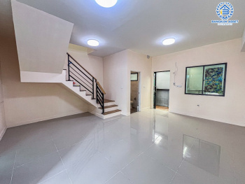 *****ทาวน์เฮ้าส์มือสองนนทบุรี โครงการ พลีโน่ ชัยพฤกษ์-แจ้งวัฒนะ หลังมุม! เนื้อที่เกือบ 18 ตร.ว. ฟังก์ชัน 3 ห้องนอน 2 ห้องน้ำ 2 ที่จอดรถ บ้านสภาพใหม่ ต่อเติมหลังคาโรงจอดรถ และครัวให้เรียบร้อยแล้ว บนทำเลดี เชื่อมต่อถนน 345, ถนนราชพฤกษ์ ใกล้จุดขึ้นทางด่วน "ศรีสมาน"