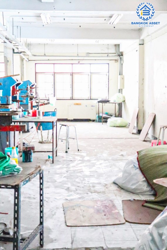 *****อาคารพาณิชย์มือสองกรุงเทพมหานคร ซอยเอกชัย76 เอกชัย เนื้อที่กว้าง 44 ตร.ว. ฟังก์ชัน 3 ห้องนอน 2 ห้องน้ำ 1 ที่จอดรถ ภายในสภาพดี บนทำเลแห่งการเดินทาง เชื่อมต่อถนนกาญจนาภิเษก, ถนนกัลปพฤกษ์, ถนนเอกชัย ใกล้ทางด่วน "กาญจนาภิเษก-พระราม2"