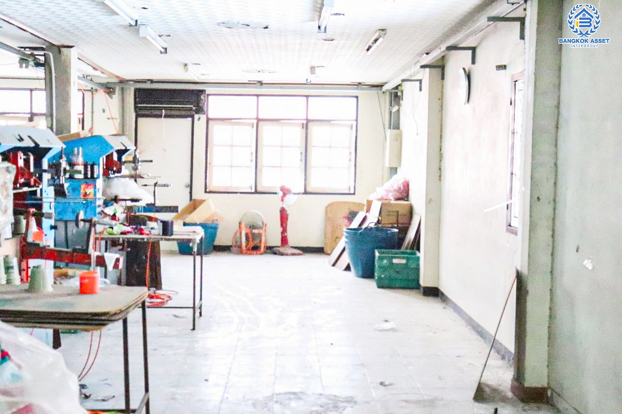 *****อาคารพาณิชย์มือสองกรุงเทพมหานคร ซอยเอกชัย76 เอกชัย เนื้อที่กว้าง 44 ตร.ว. ฟังก์ชัน 3 ห้องนอน 2 ห้องน้ำ 1 ที่จอดรถ ภายในสภาพดี บนทำเลแห่งการเดินทาง เชื่อมต่อถนนกาญจนาภิเษก, ถนนกัลปพฤกษ์, ถนนเอกชัย ใกล้ทางด่วน "กาญจนาภิเษก-พระราม2"