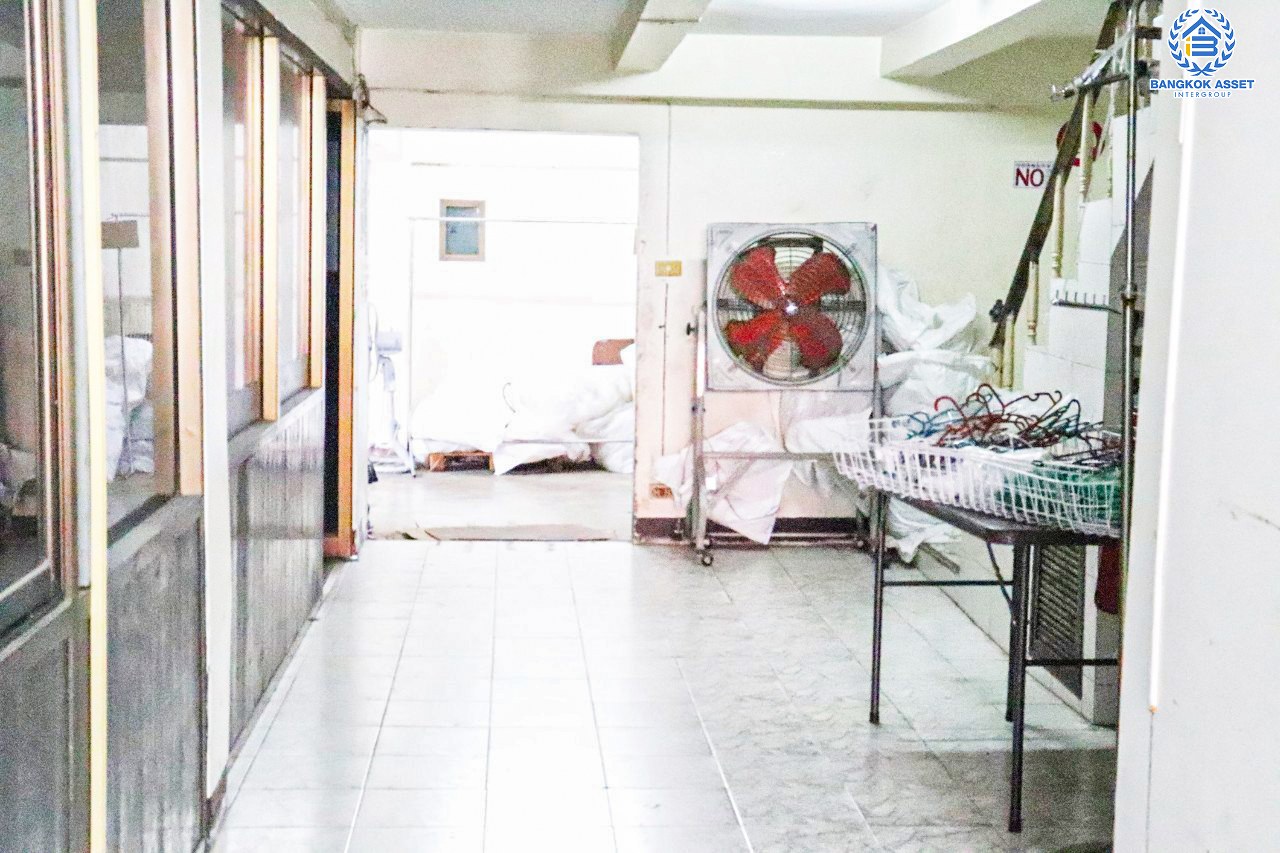 *****อาคารพาณิชย์มือสองกรุงเทพมหานคร ซอยเอกชัย76 เอกชัย เนื้อที่กว้าง 44 ตร.ว. ฟังก์ชัน 3 ห้องนอน 2 ห้องน้ำ 1 ที่จอดรถ ภายในสภาพดี บนทำเลแห่งการเดินทาง เชื่อมต่อถนนกาญจนาภิเษก, ถนนกัลปพฤกษ์, ถนนเอกชัย ใกล้ทางด่วน "กาญจนาภิเษก-พระราม2"