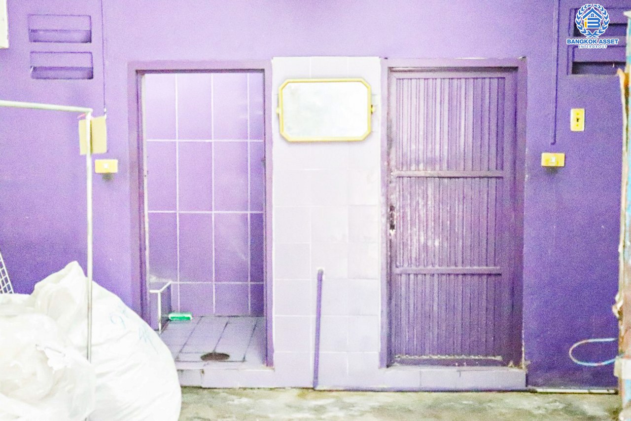 *****อาคารพาณิชย์มือสองกรุงเทพมหานคร ซอยเอกชัย76 เอกชัย เนื้อที่กว้าง 44 ตร.ว. ฟังก์ชัน 3 ห้องนอน 2 ห้องน้ำ 1 ที่จอดรถ ภายในสภาพดี บนทำเลแห่งการเดินทาง เชื่อมต่อถนนกาญจนาภิเษก, ถนนกัลปพฤกษ์, ถนนเอกชัย ใกล้ทางด่วน "กาญจนาภิเษก-พระราม2"