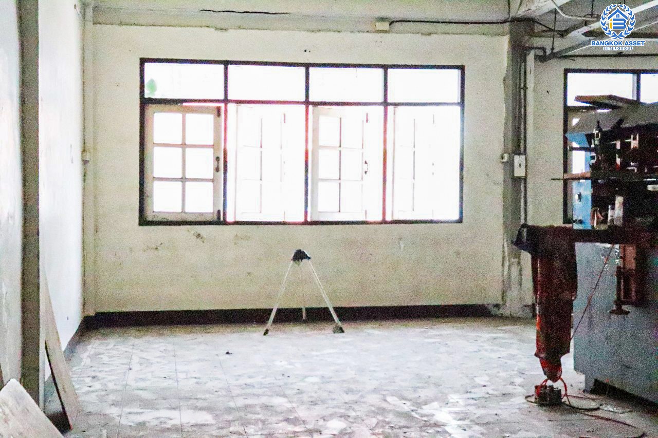 *****อาคารพาณิชย์มือสองกรุงเทพมหานคร ซอยเอกชัย76 เอกชัย เนื้อที่กว้าง 44 ตร.ว. ฟังก์ชัน 3 ห้องนอน 2 ห้องน้ำ 1 ที่จอดรถ ภายในสภาพดี บนทำเลแห่งการเดินทาง เชื่อมต่อถนนกาญจนาภิเษก, ถนนกัลปพฤกษ์, ถนนเอกชัย ใกล้ทางด่วน "กาญจนาภิเษก-พระราม2"