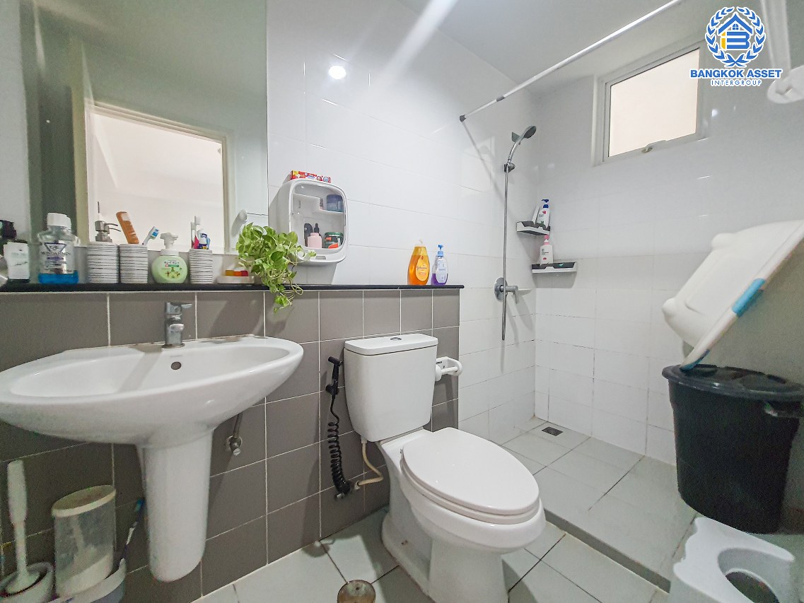 *****ทาวน์เฮ้าส์มือสองกรุงเทพมหานคร โครงการ อารียา เดอะคัลเลอร์ส เฟส4 วงแหวน-รามอินทรา เนื้อที่กว้าง 20.4 ตร.ว. ฟังก์ชัน 3 ห้องนอน 2 ห้องน้ำ 1 ที่จอดรถ บ้านต่อเติมครัว โครงการเงียบสงบ บนทำเลเดินทางสะดวก เชื่อมต่อถนนหทัยราษฎร์, ถนนพระยาสุเรนทร์ ใกล้รถไฟฟ้าสายสีชมพู "สถานีเศรษฐบุตรบำเพ็ญ"