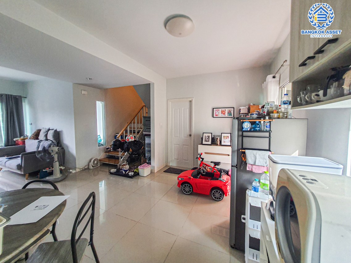 *****ทาวน์เฮ้าส์มือสองกรุงเทพมหานคร โครงการ อารียา เดอะคัลเลอร์ส เฟส4 วงแหวน-รามอินทรา เนื้อที่กว้าง 20.4 ตร.ว. ฟังก์ชัน 3 ห้องนอน 2 ห้องน้ำ 1 ที่จอดรถ บ้านต่อเติมครัว โครงการเงียบสงบ บนทำเลเดินทางสะดวก เชื่อมต่อถนนหทัยราษฎร์, ถนนพระยาสุเรนทร์ ใกล้รถไฟฟ้าสายสีชมพู "สถานีเศรษฐบุตรบำเพ็ญ"